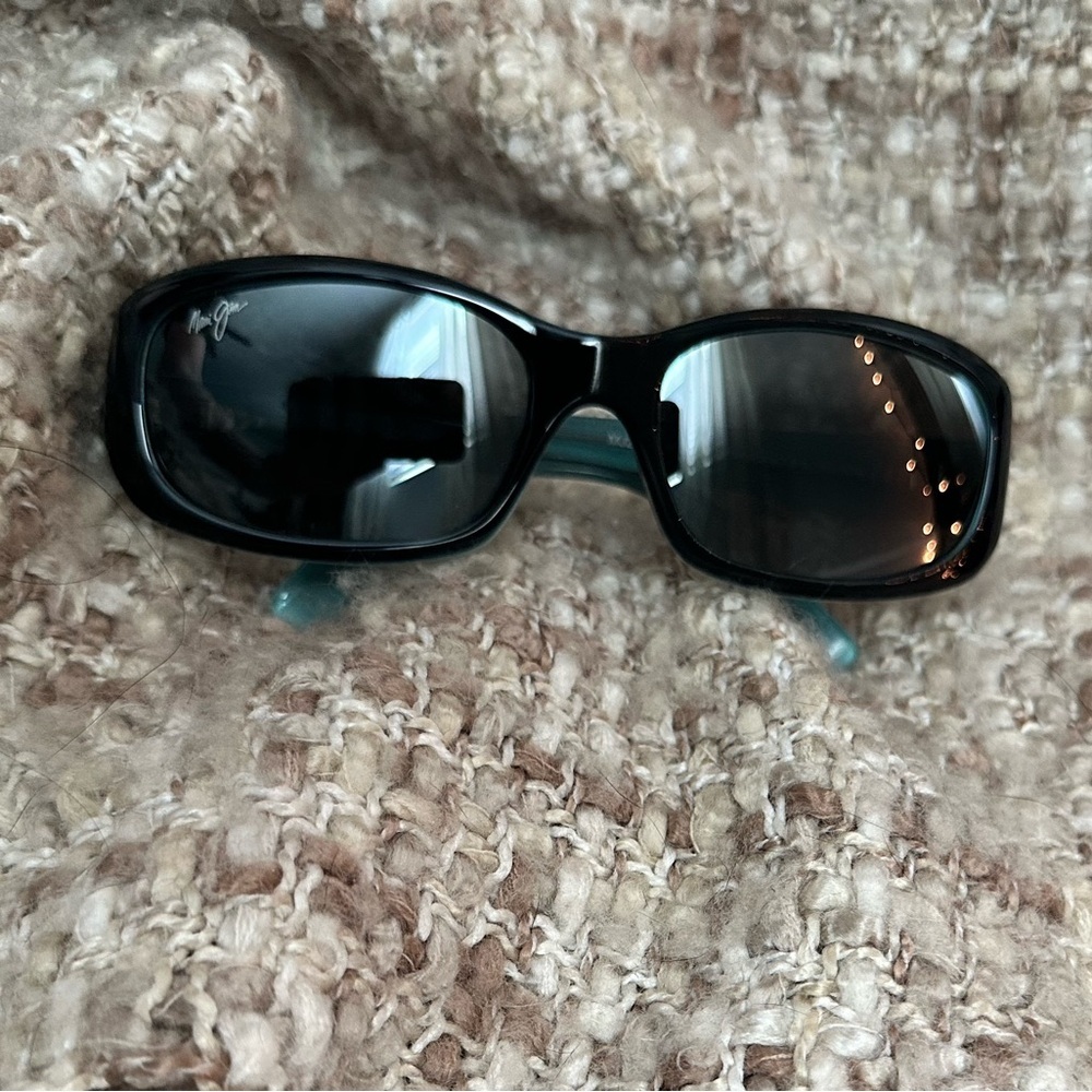 Maui Jim Punchbowl Black Frame Sunglasses with Teal Accents - Picture 7 of 8